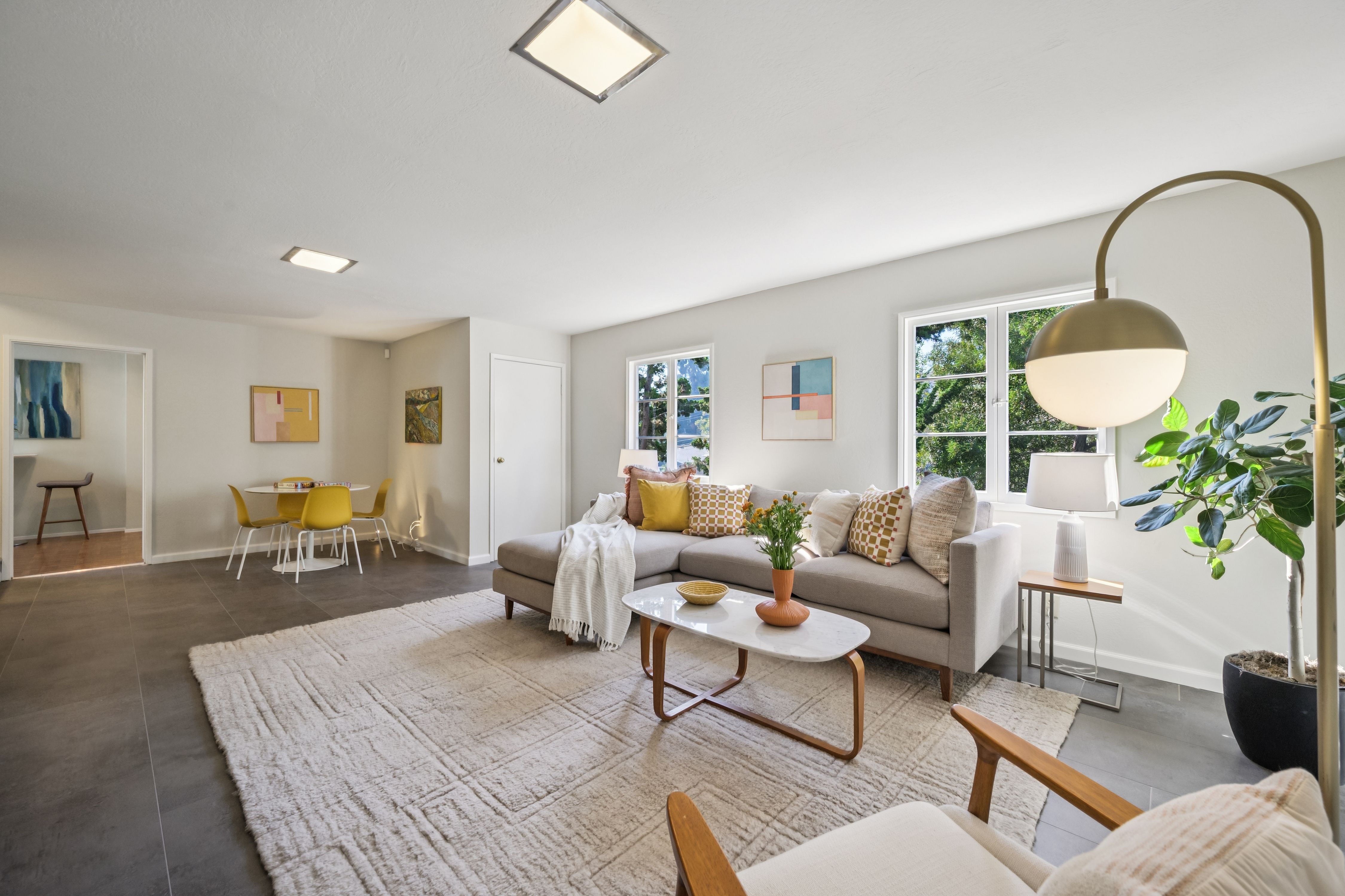  Spacious Corner-Lot Residence Offering Flexible Living Near Lake Merritt - 物件實景