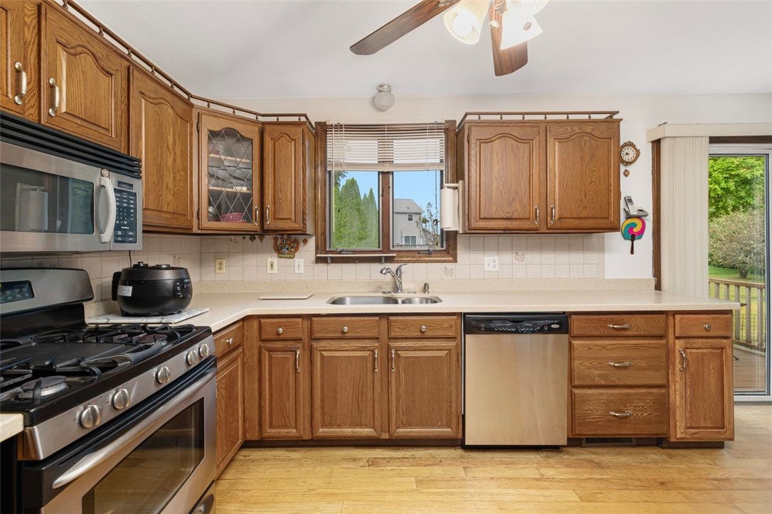 Cranston, Rhode Island, 02921, United States, 3 Bedrooms Bedrooms, ,2 BathroomsBathrooms,Residential,For Sale,1940913