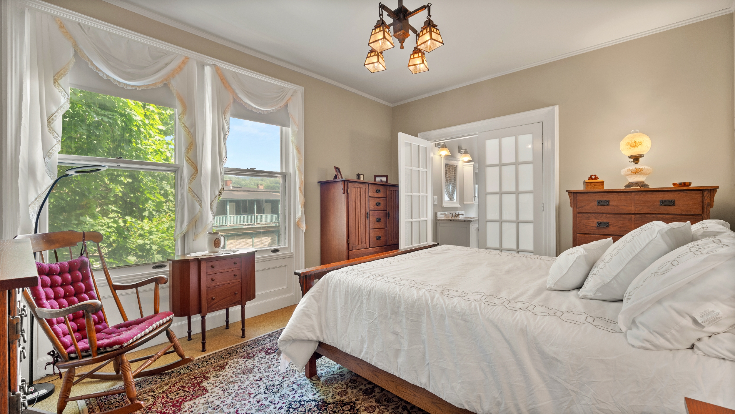  Charming In-Town Victorian with Large Carriage House - 物件實景