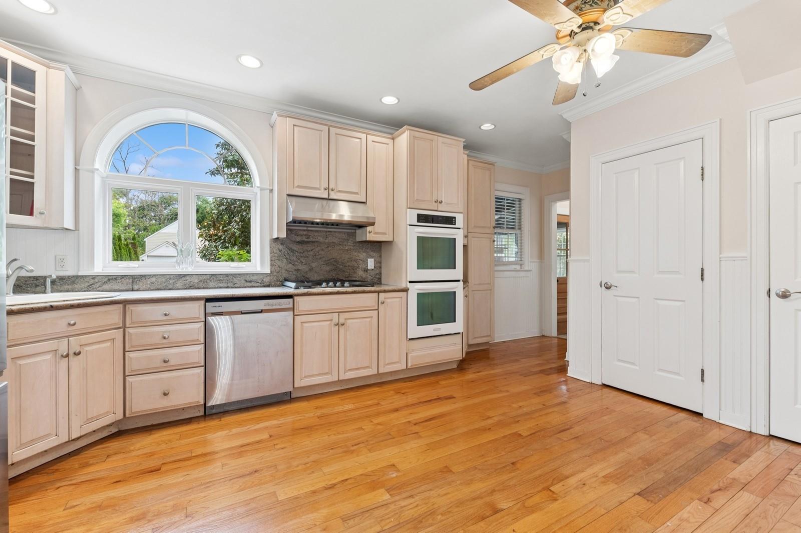 Bay Shore, New York, 11706, United States, 4 Bedrooms Bedrooms, ,3 BathroomsBathrooms,Residential,For Sale,1836669