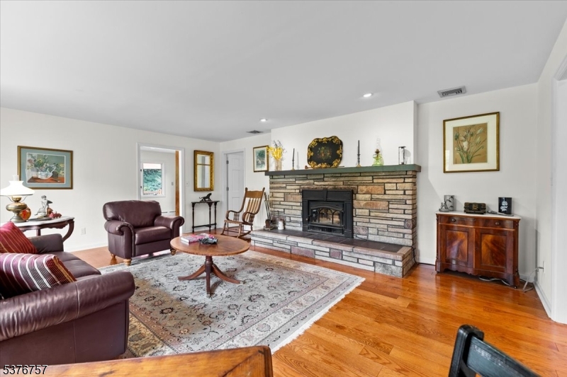 Chester Twp., New Jersey, 07836, United States, 4 Bedrooms Bedrooms, ,4 BathroomsBathrooms,Residential,For Sale,1917554