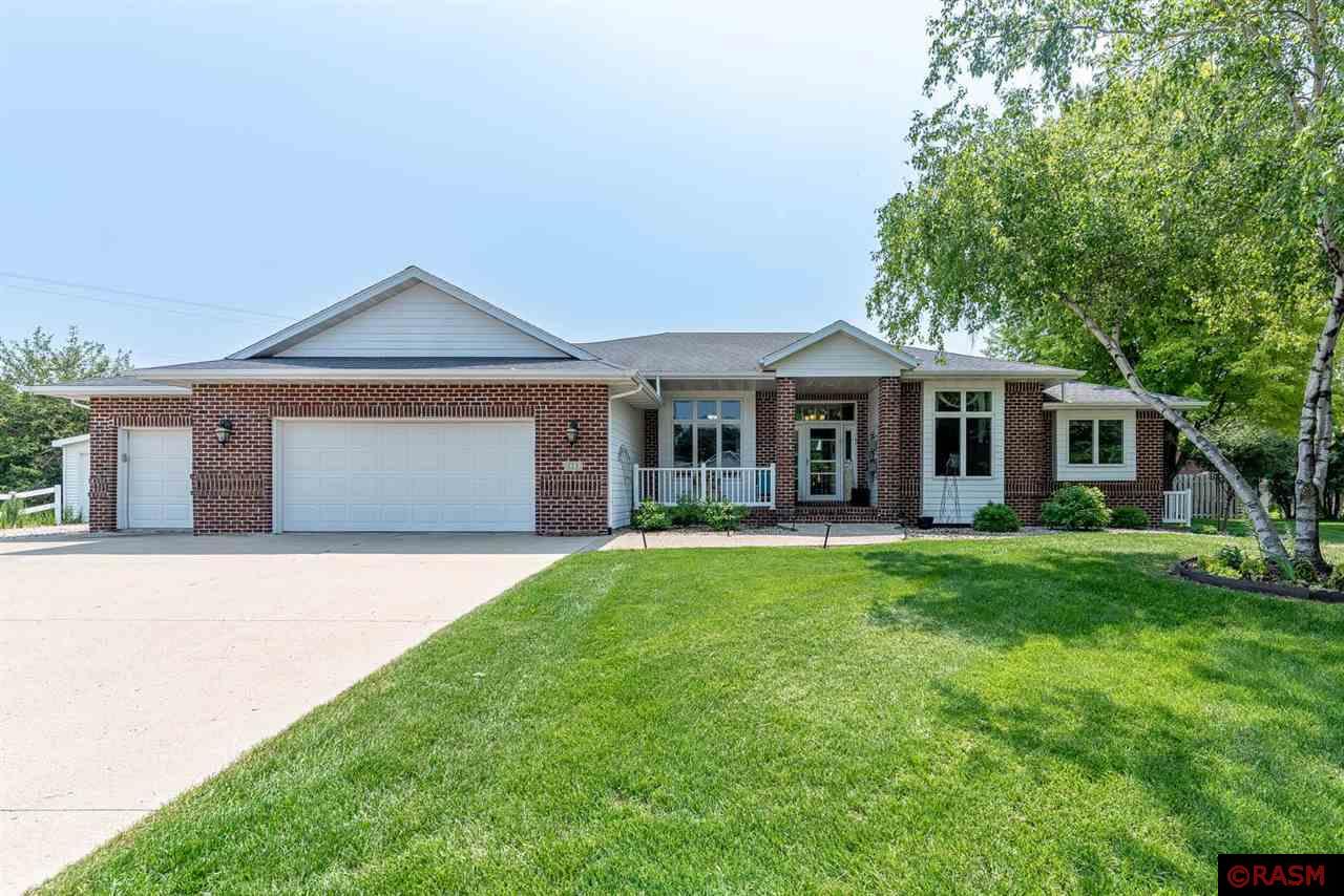 Mankato, Minnesota, 56001, United States, 4 Bedrooms Bedrooms, ,3 BathroomsBathrooms,Residential,For Sale,1879364