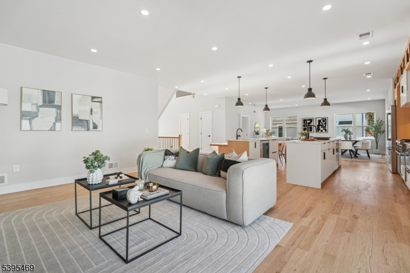 New Providence Boro, New Jersey, 07974, United States, 6 Bedrooms Bedrooms, ,6 BathroomsBathrooms,Residential,For Sale,2001991