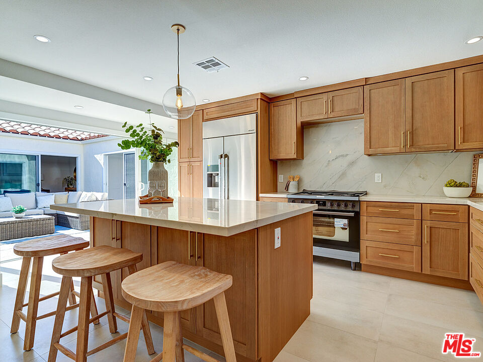 Huntington Beach, California, 92649, United States, 3 Bedrooms Bedrooms, ,2 BathroomsBathrooms,Residential,For Sale,2003446