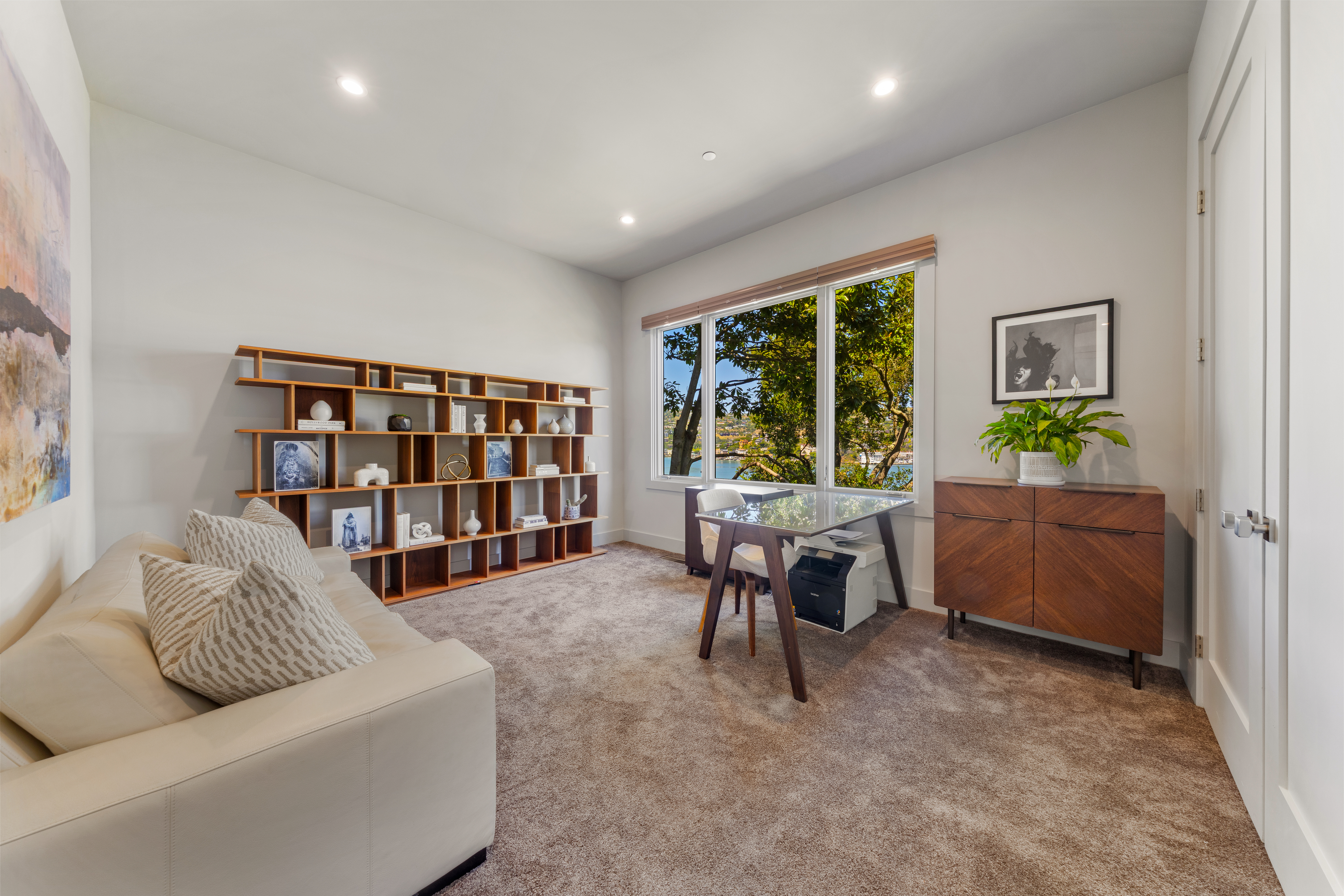  Coastal Living on Coveted Beach Road - 物件實景