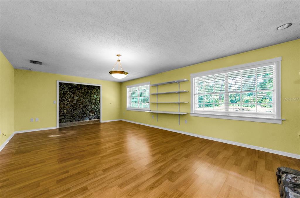 Plant City, Florida, 33566, United States, 3 Bedrooms Bedrooms, ,2 BathroomsBathrooms,Residential,For Sale,1932483