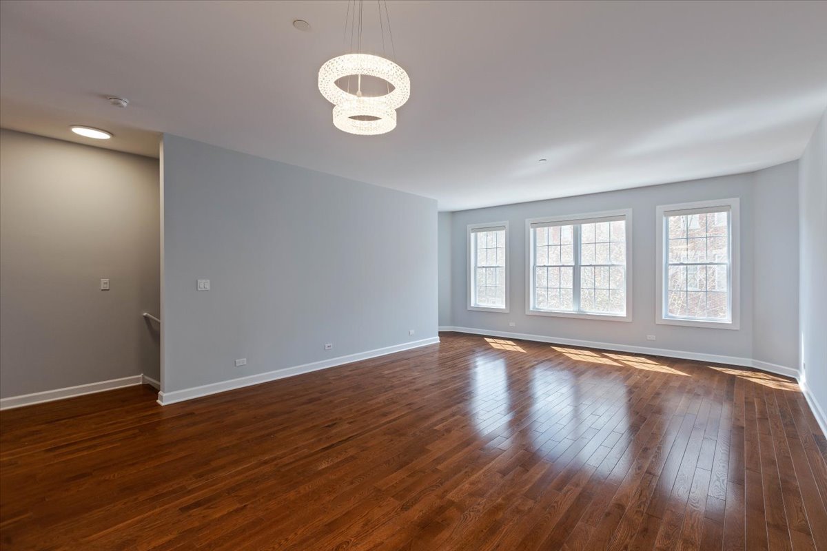 Evanston, Illinois, 60201, United States, 4 Bedrooms Bedrooms, ,3 BathroomsBathrooms,Residential,For Sale,1981115