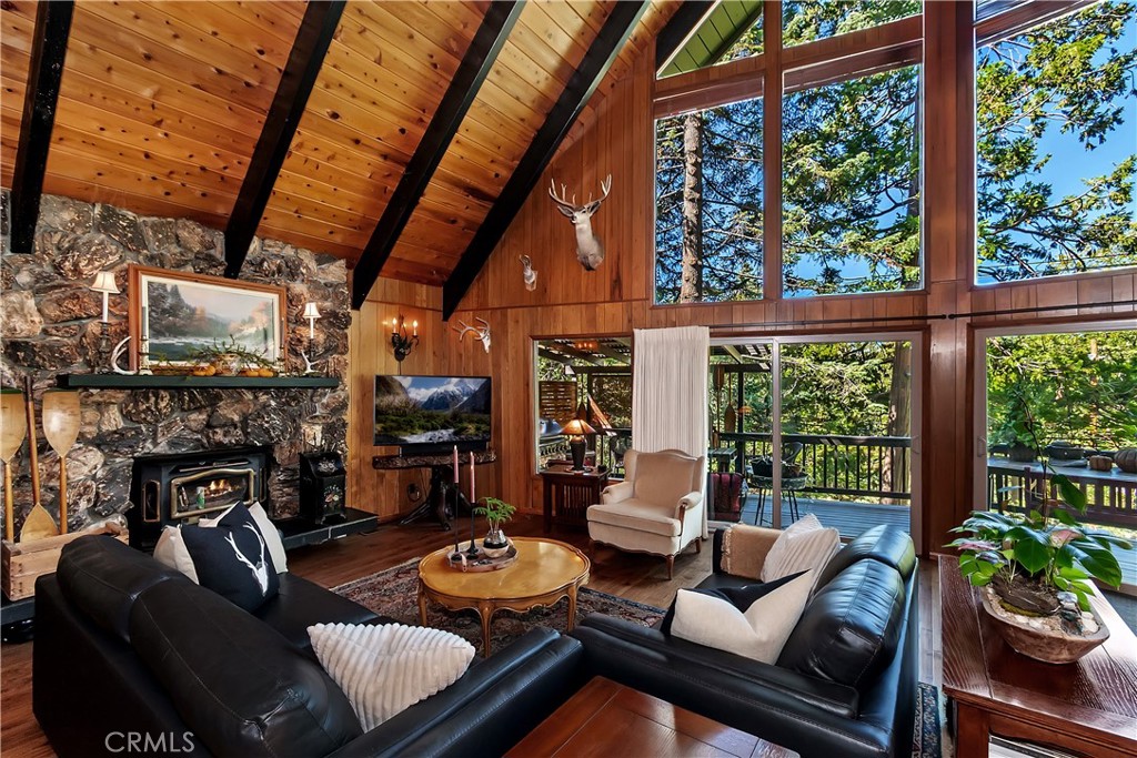 Lake Arrowhead, California, 92352, United States, 3 Bedrooms Bedrooms, ,1 BathroomBathrooms,Residential,For Sale,1988243