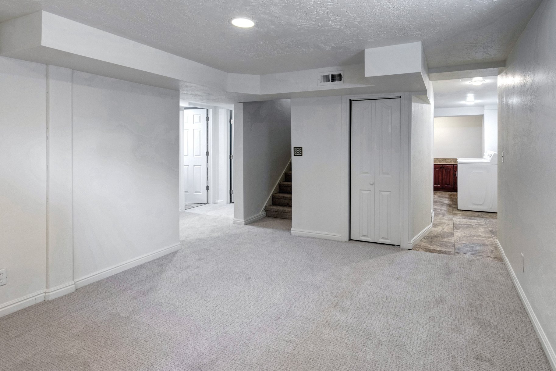  Functional Living, Hardwood Floors & Backyard Space to Enjoy - 物件實景