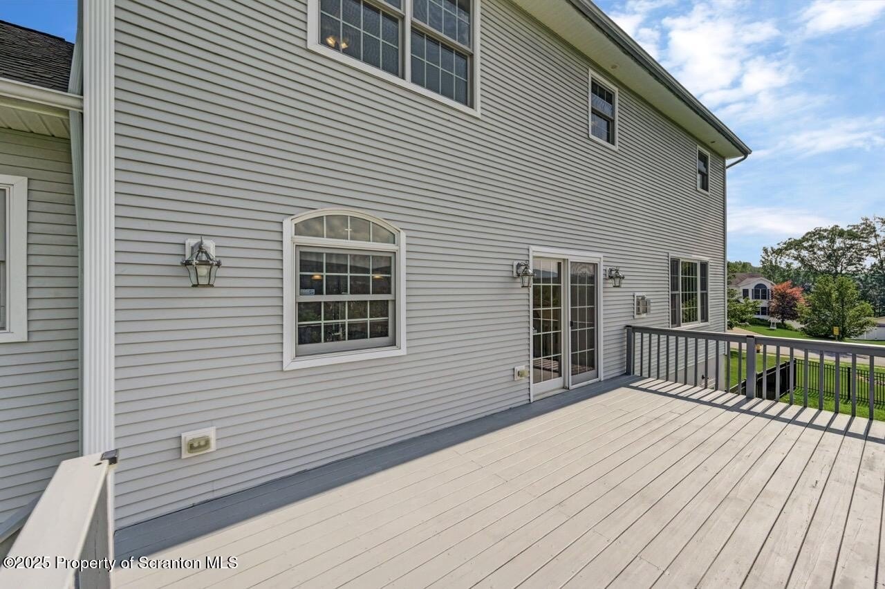Throop, Pennsylvania, 18512, United States, 3 Bedrooms Bedrooms, ,3 BathroomsBathrooms,Residential,For Sale,1889511