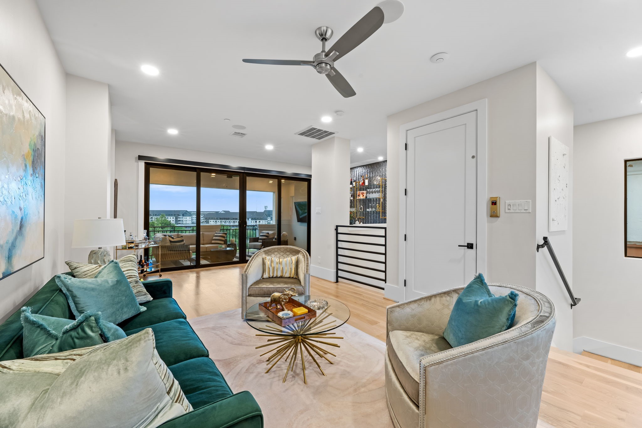  611 N Live Oak Street - 物件實景