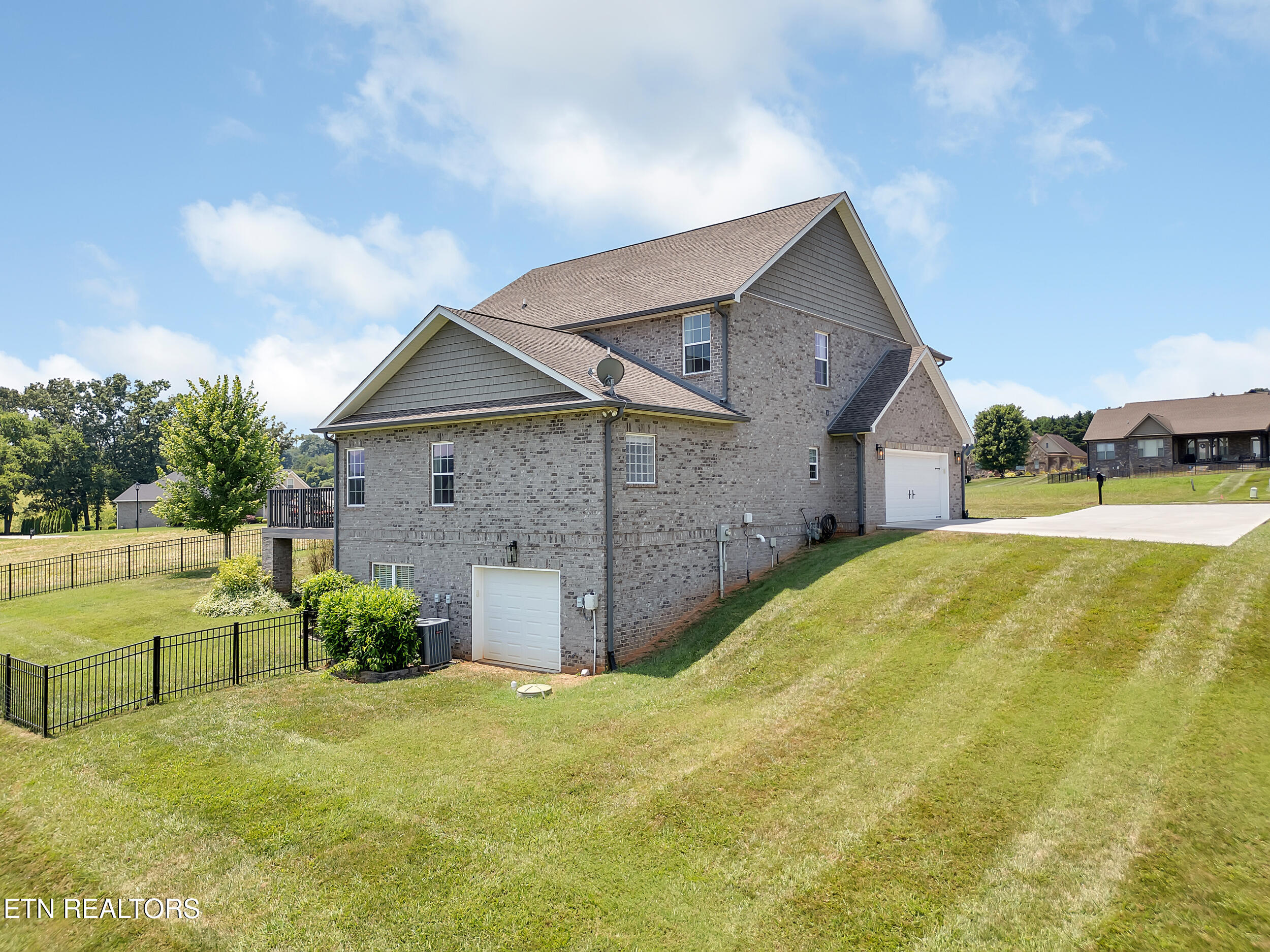 Sevierville, Tennessee, 37876, United States, 5 Bedrooms Bedrooms, ,4 BathroomsBathrooms,Residential,For Sale,1930637