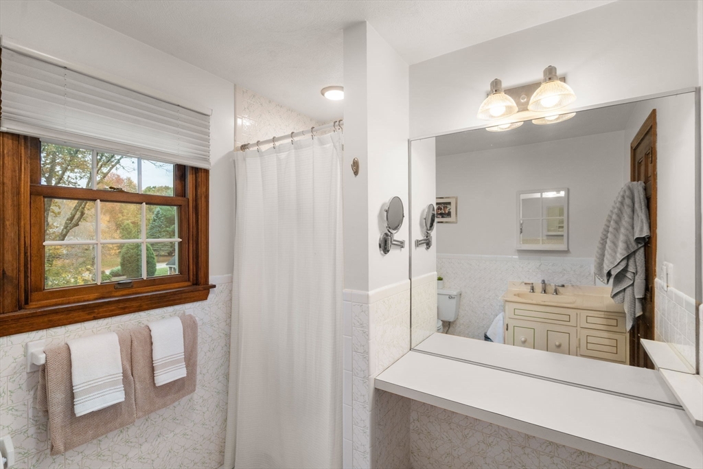 Marlborough, Massachusetts, 01752, United States, 4 Bedrooms Bedrooms, ,Residential,For Sale,1987097