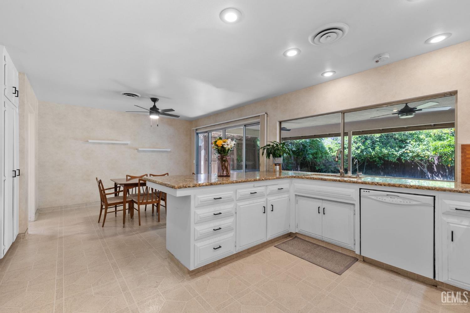 Bakersfield, California, 93301, United States, 3 Bedrooms Bedrooms, ,3 BathroomsBathrooms,Residential,For Sale,1807376