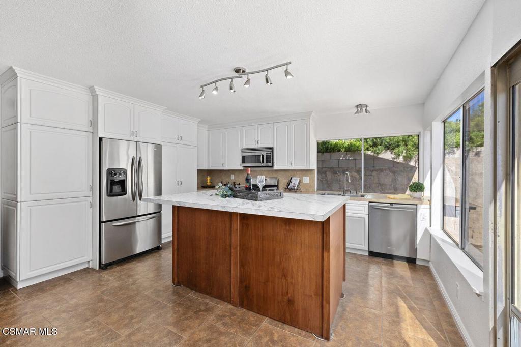 Simi Valley, California, 93065, United States, 3 Bedrooms Bedrooms, ,2 BathroomsBathrooms,Residential,For Sale,1960953