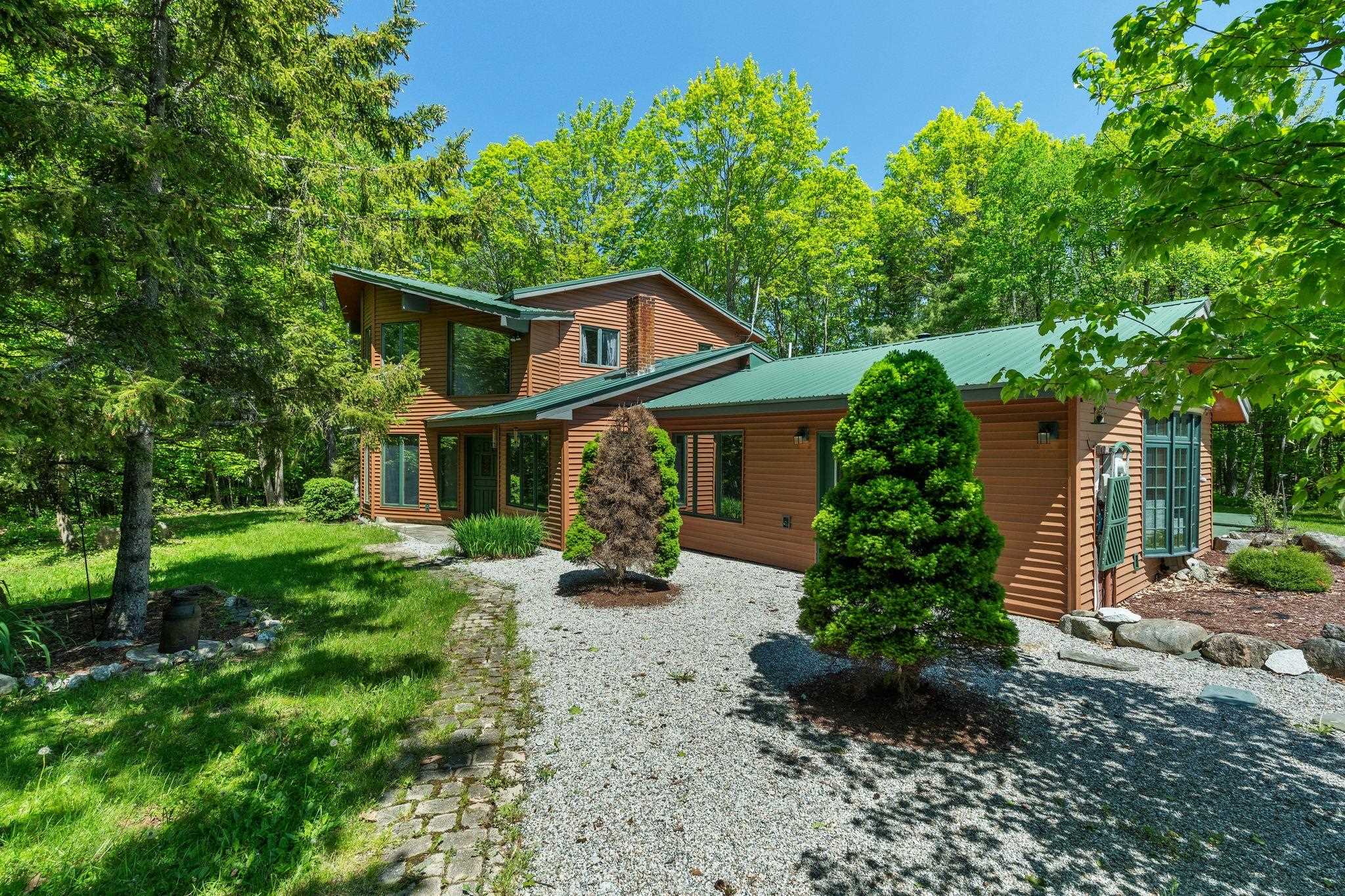 Newbury, New Hampshire, 03255, United States, 3 Bedrooms Bedrooms, ,2 BathroomsBathrooms,Residential,For Sale,1847258