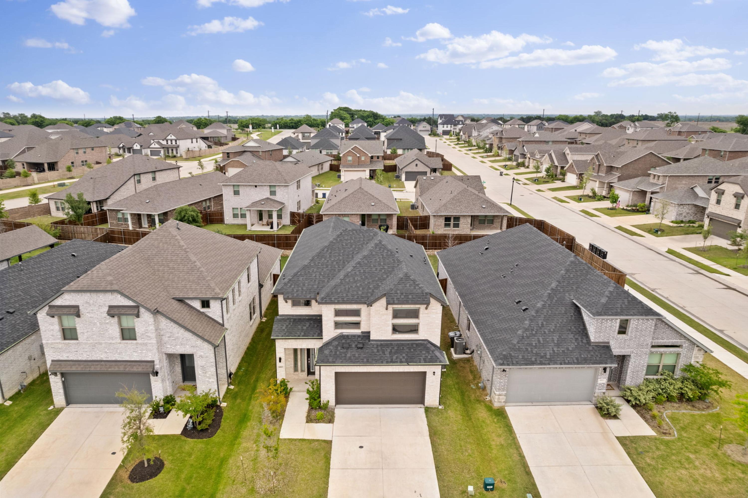  High Ceilings, Natural Light, and Modern Elegance in McKinney ISD - 物件實景
