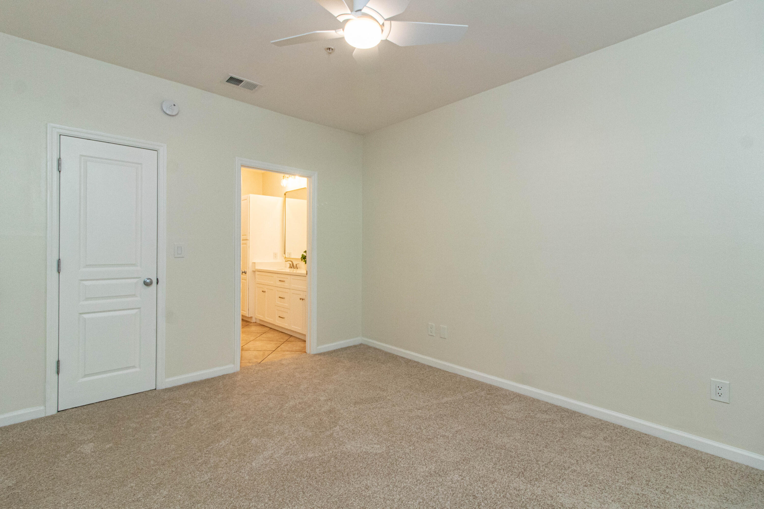 212 Harbor Boulevard Unit 102, Destin, Florida, 32541, United States, 2 Bedrooms Bedrooms, ,2 BathroomsBathrooms,Residential,For Sale,212 Harbor Boulevard Unit 102,1658539