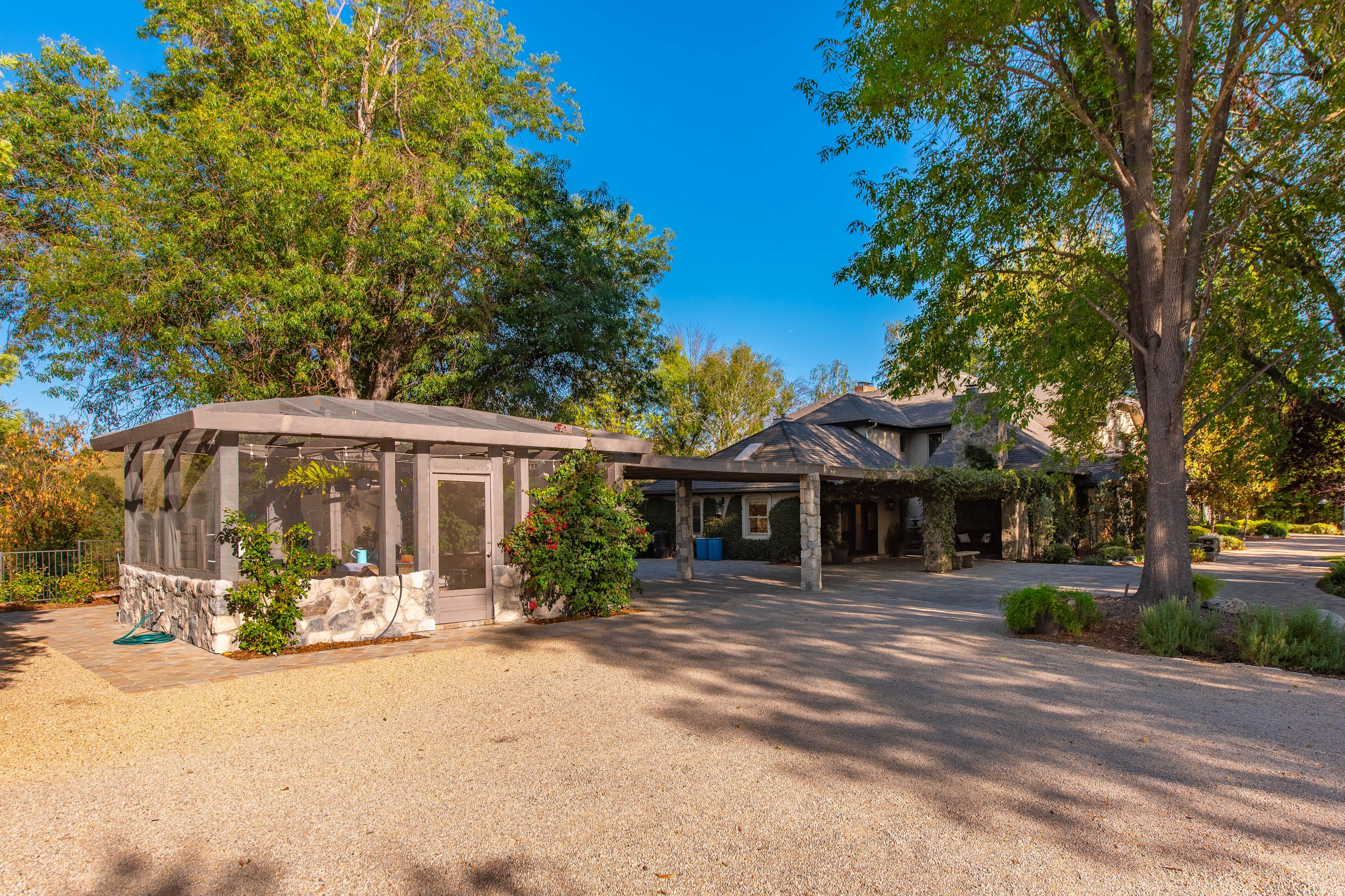  Gated Estate on Nearly 2 Acres - 物件實景