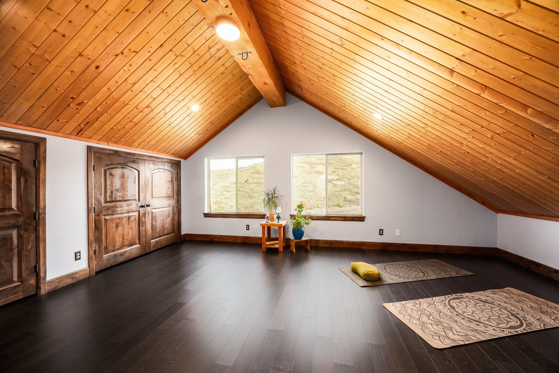  The Ultimate Multi-Generational Mountain Retreat Backing to 500 Acres of Open Sp - 物件實景