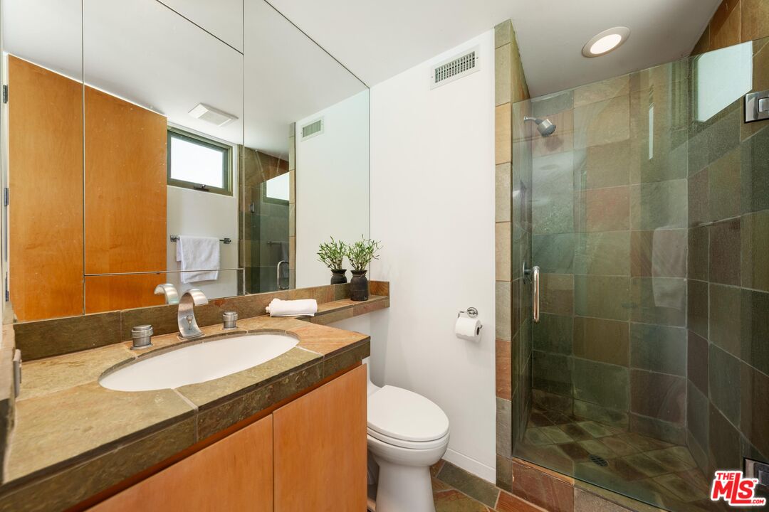 Pacific Palisades, California, 90272, United States, 4 Bedrooms Bedrooms, ,2 BathroomsBathrooms,Residential,For Sale,1770890