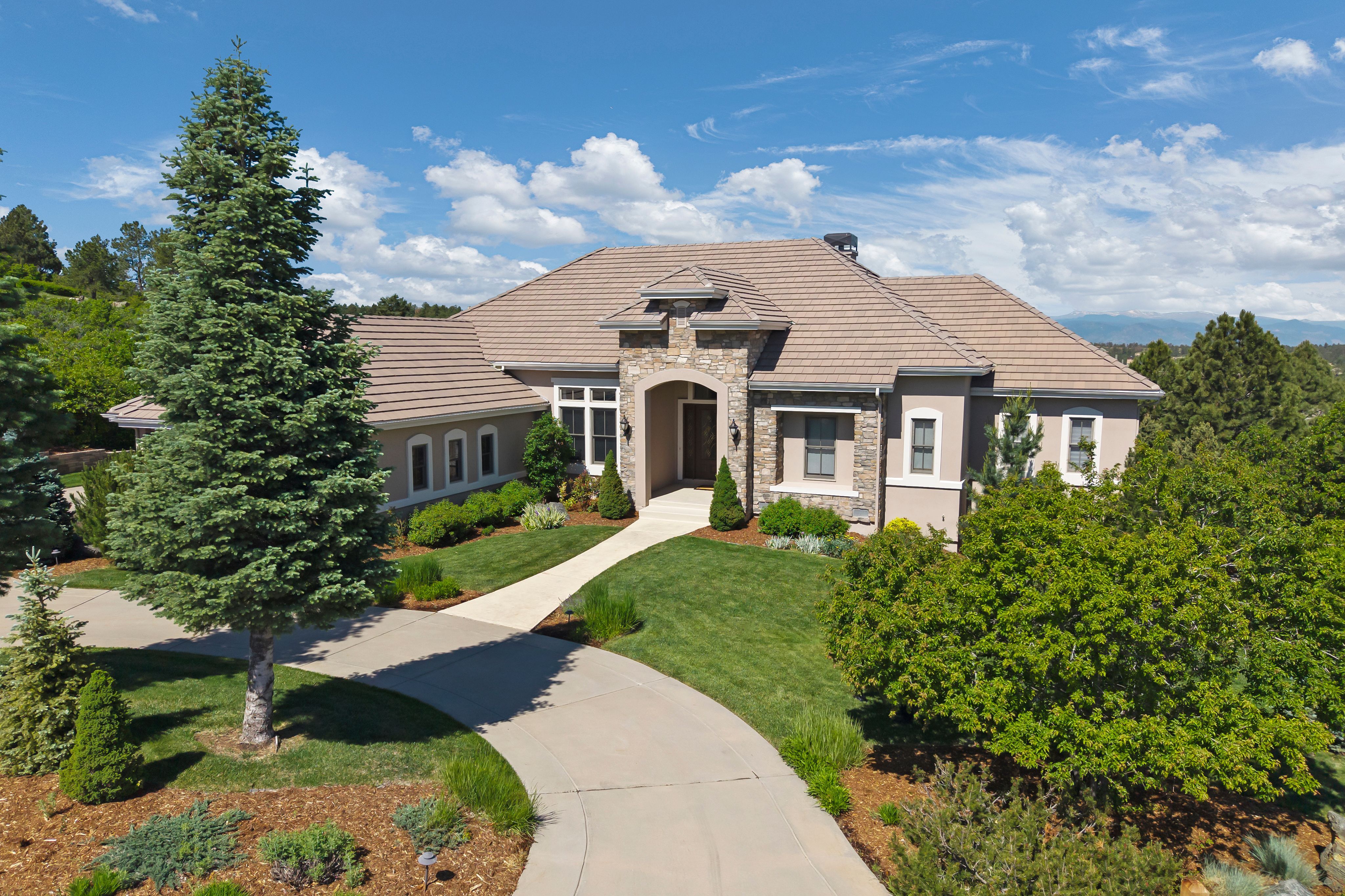  Edging the mountainside within the prestigious community of Castle Pines Village - 物件實景