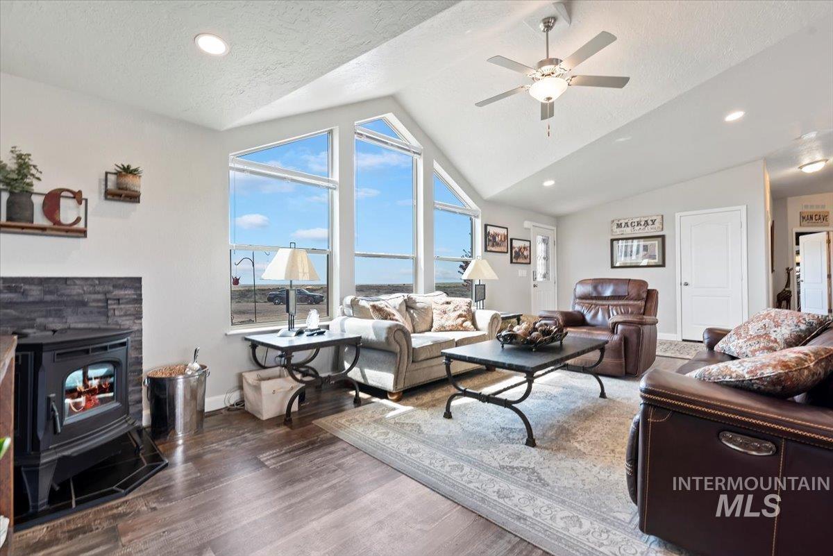 Boise, Idaho, 83716, United States, 4 Bedrooms Bedrooms, ,2 BathroomsBathrooms,Residential,For Sale,1990329