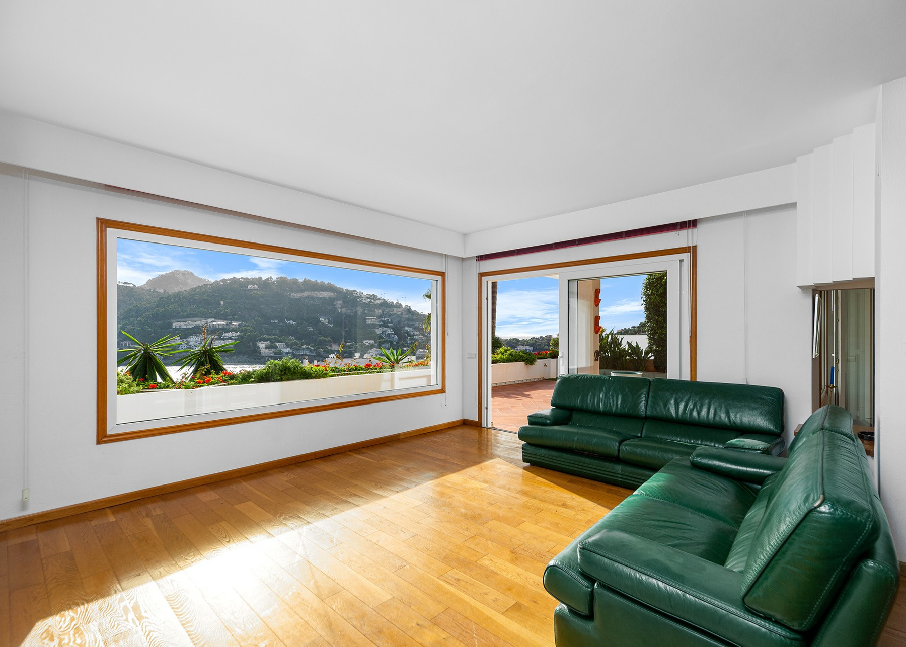  Apartment with sea views in Port d