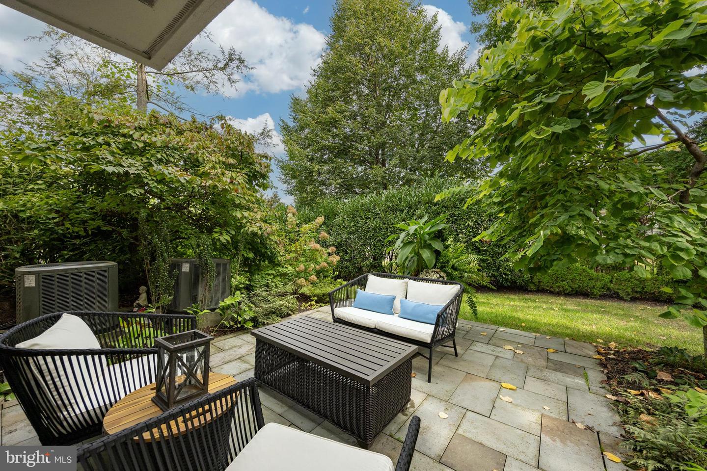 DEVON, Pennsylvania, 19333, United States, 2 Bedrooms Bedrooms, ,3 BathroomsBathrooms,Residential,For Sale,1980248