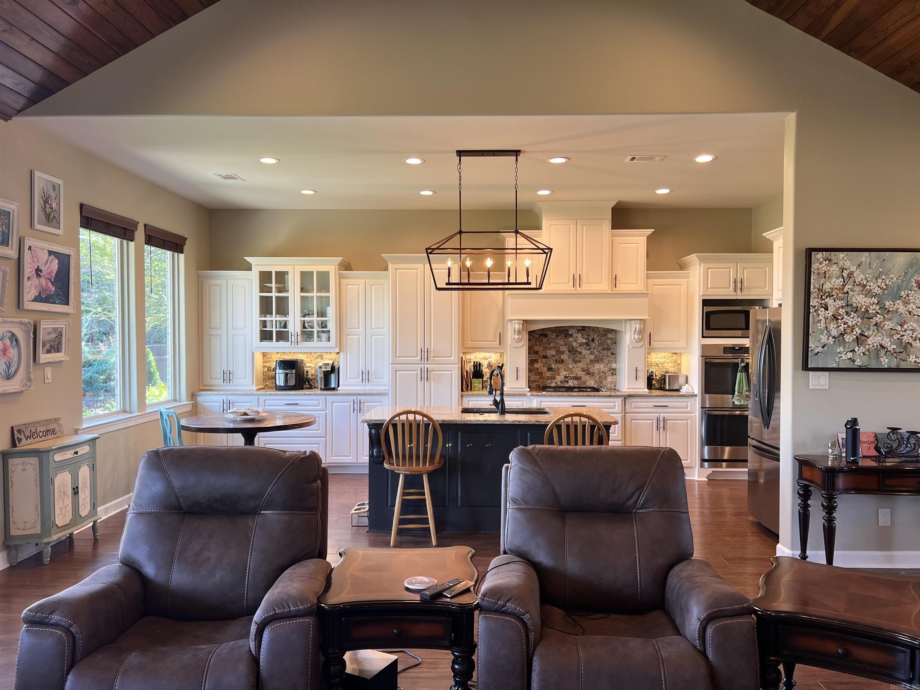 Hot Springs, Arkansas, 71913, United States, 3 Bedrooms Bedrooms, ,3 BathroomsBathrooms,Residential,For Sale,1976234