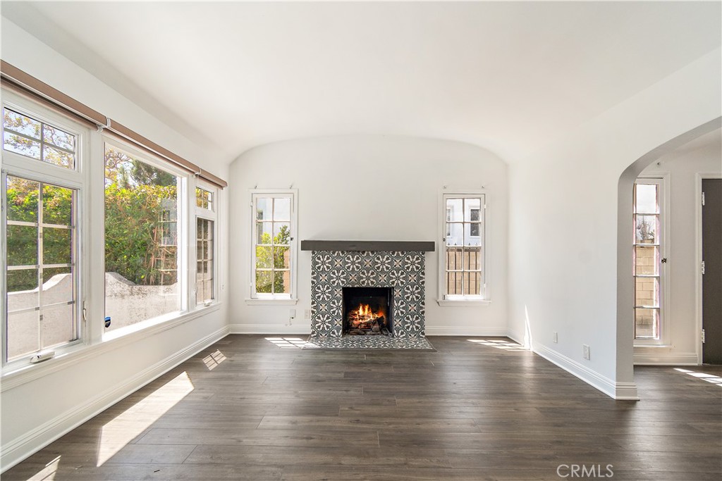 Los Angeles, California, 90019, United States, ,Residential,For Sale,1983742