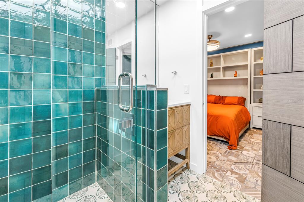 St Petersburg, Florida, 33704, United States, 4 Bedrooms Bedrooms, ,4 BathroomsBathrooms,Residential,For Sale,1991901