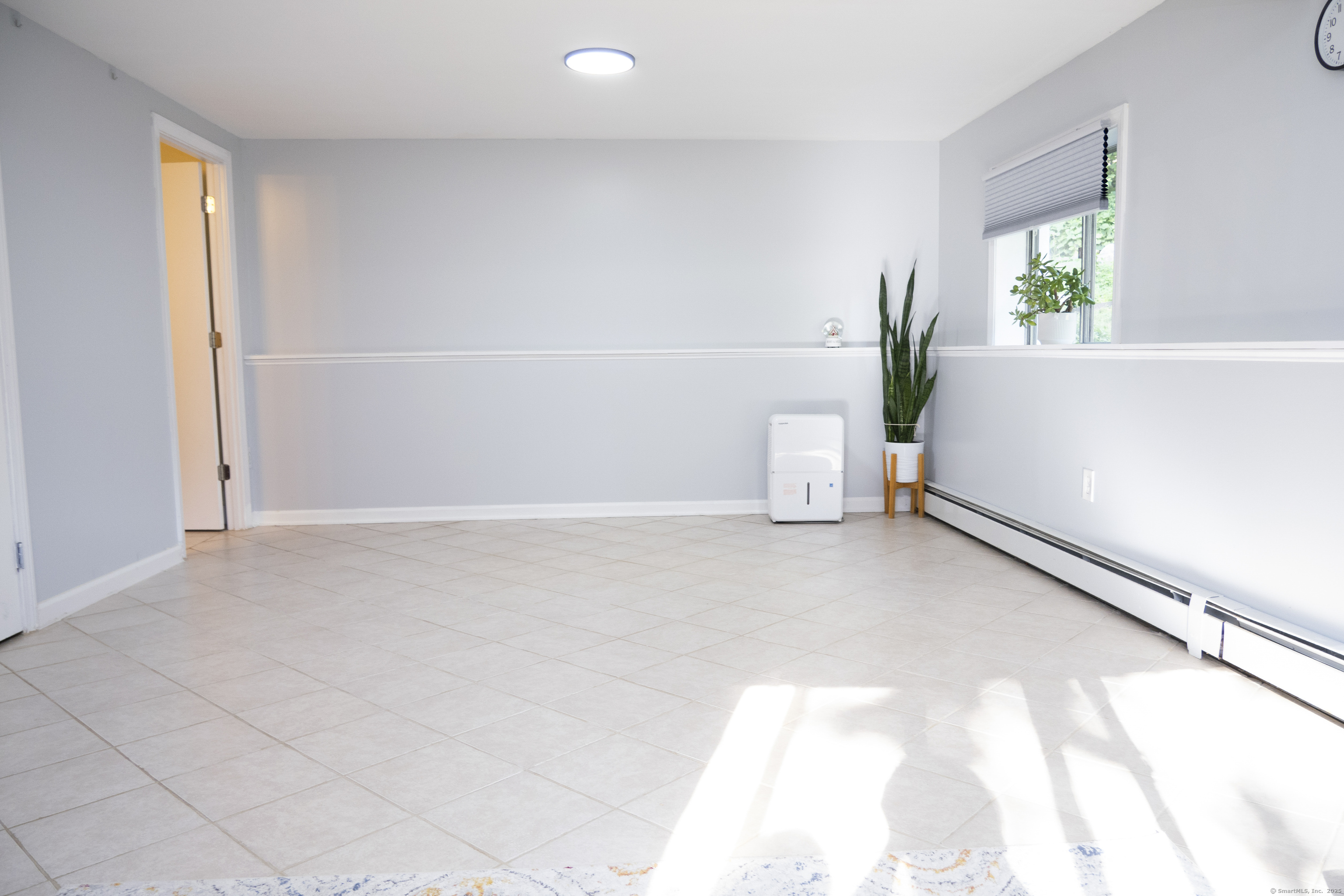 Trumbull, Connecticut, 06611, United States, 3 Bedrooms Bedrooms, ,3 BathroomsBathrooms,Residential,For Sale,1937031