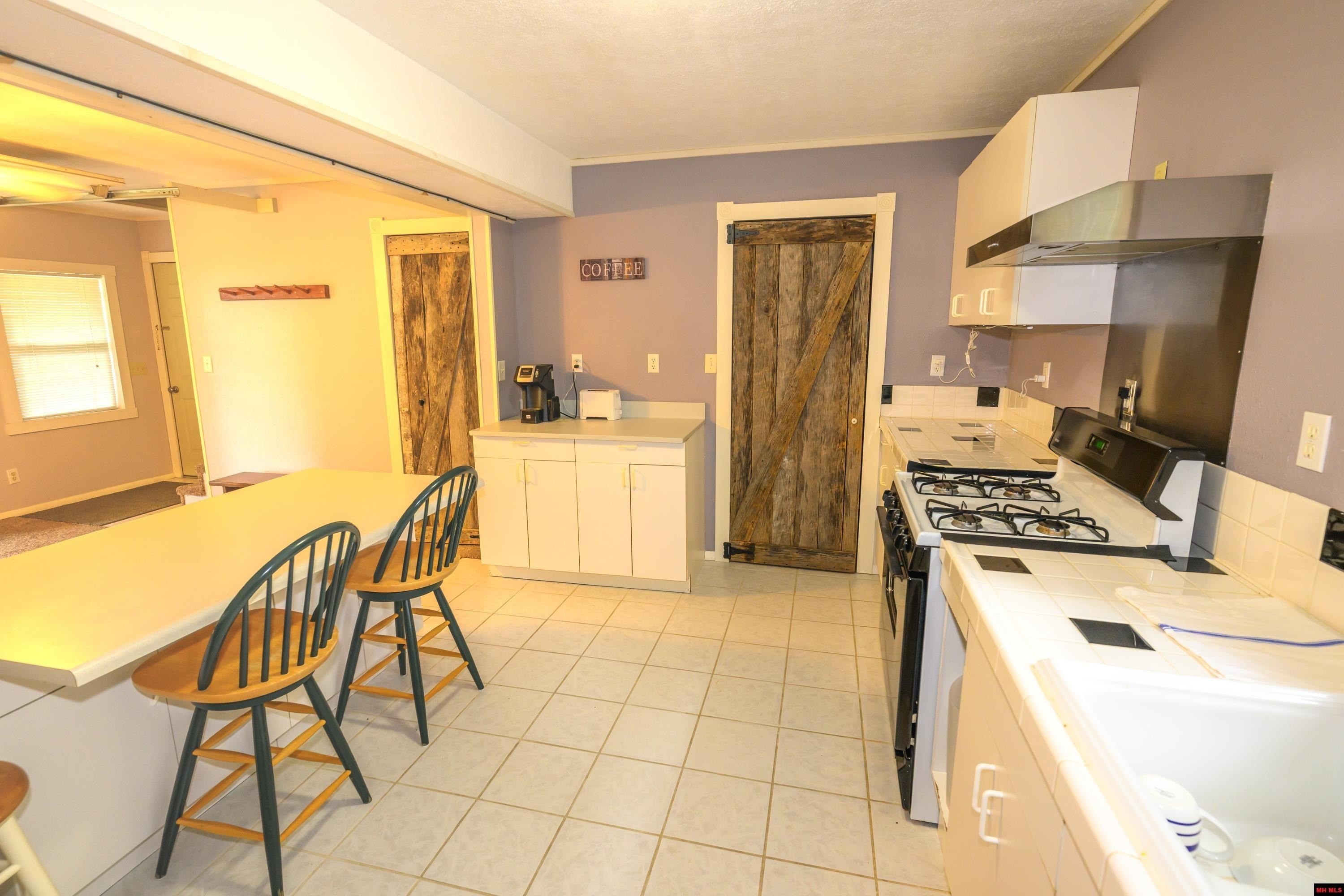 Mountain Home, Arkansas, 72653, United States, 3 Bedrooms Bedrooms, ,3 BathroomsBathrooms,Residential,For Sale,1895222