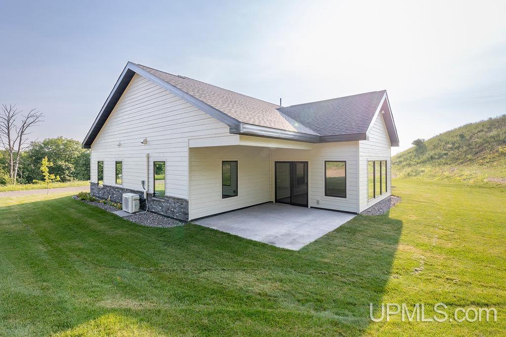 Houghton, Michigan, 49931, United States, 3 Bedrooms Bedrooms, ,3 BathroomsBathrooms,Residential,For Sale,1826025