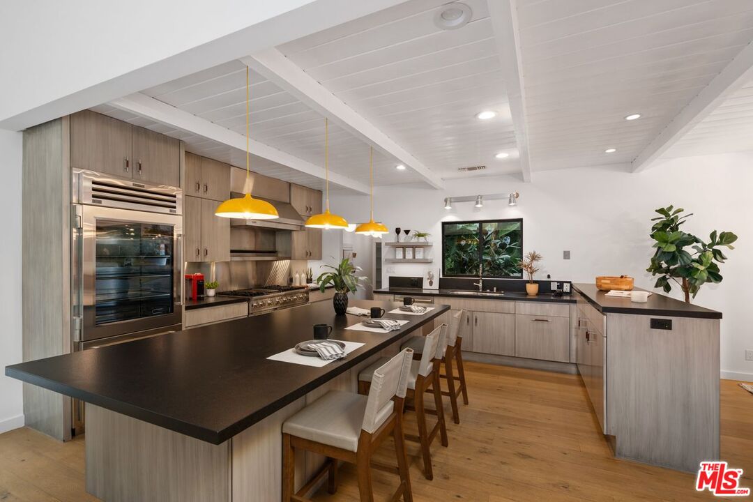 Malibu, California, 90265, United States, 5 Bedrooms Bedrooms, ,3 BathroomsBathrooms,Residential,For Sale,1998415