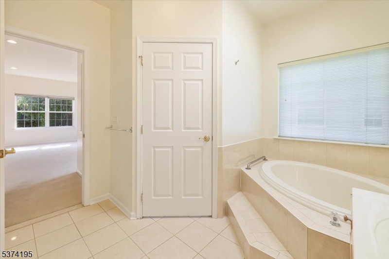 Franklin Twp., New Jersey, 08873, United States, 3 Bedrooms Bedrooms, ,2 BathroomsBathrooms,Residential,For Sale,1908431