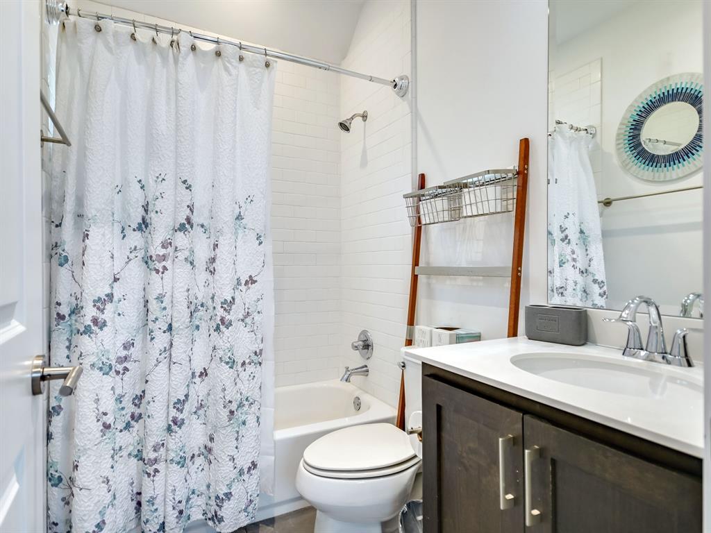 1215 Maple Ave, Austin, Texas, 78702, United States, 4 Bedrooms Bedrooms, ,4 BathroomsBathrooms,Residential,For Sale,1215 Maple Ave,1409568
