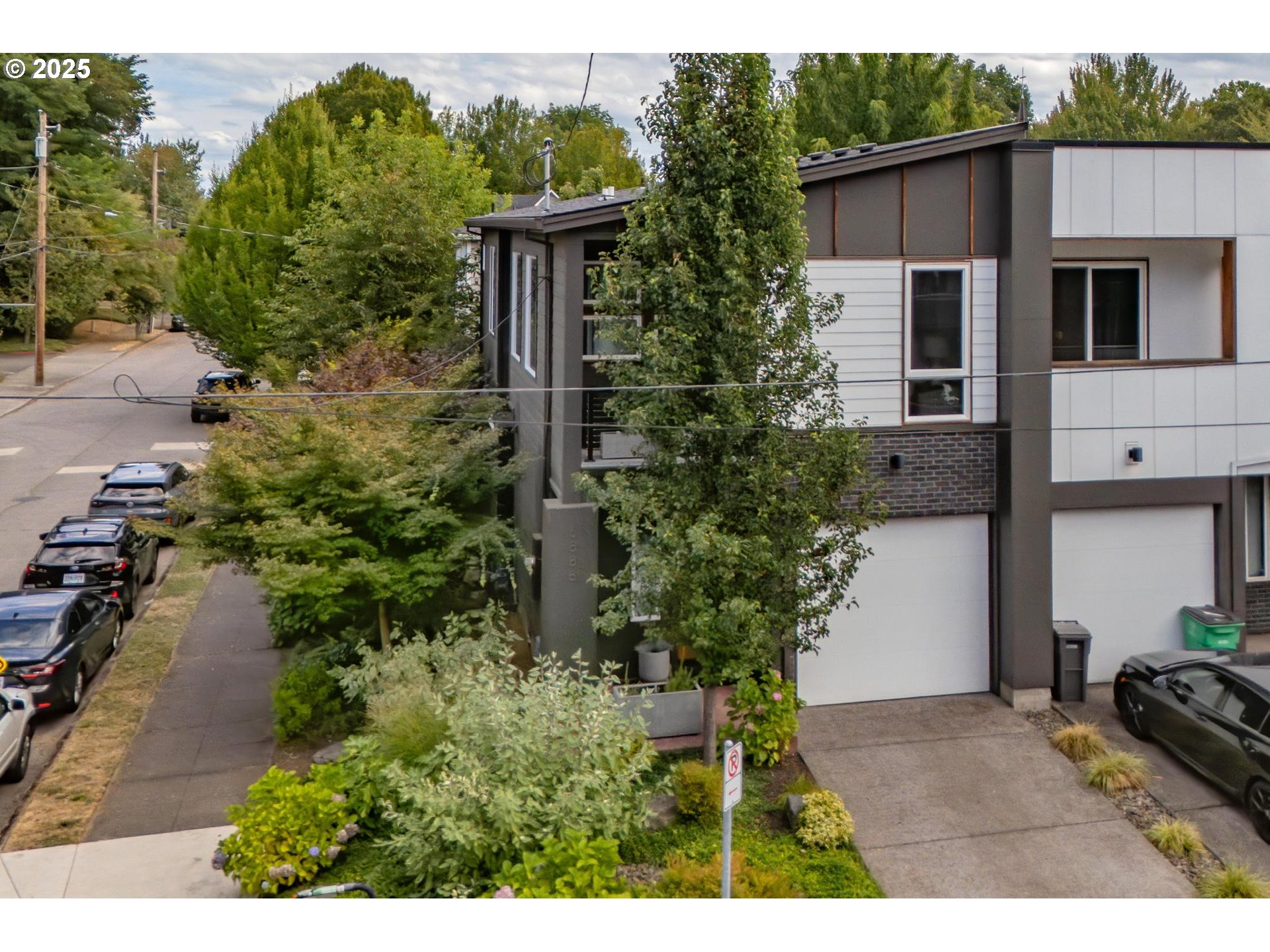 Portland, Oregon, 97211, United States, 3 Bedrooms Bedrooms, ,2 BathroomsBathrooms,Residential,For Sale,1926283