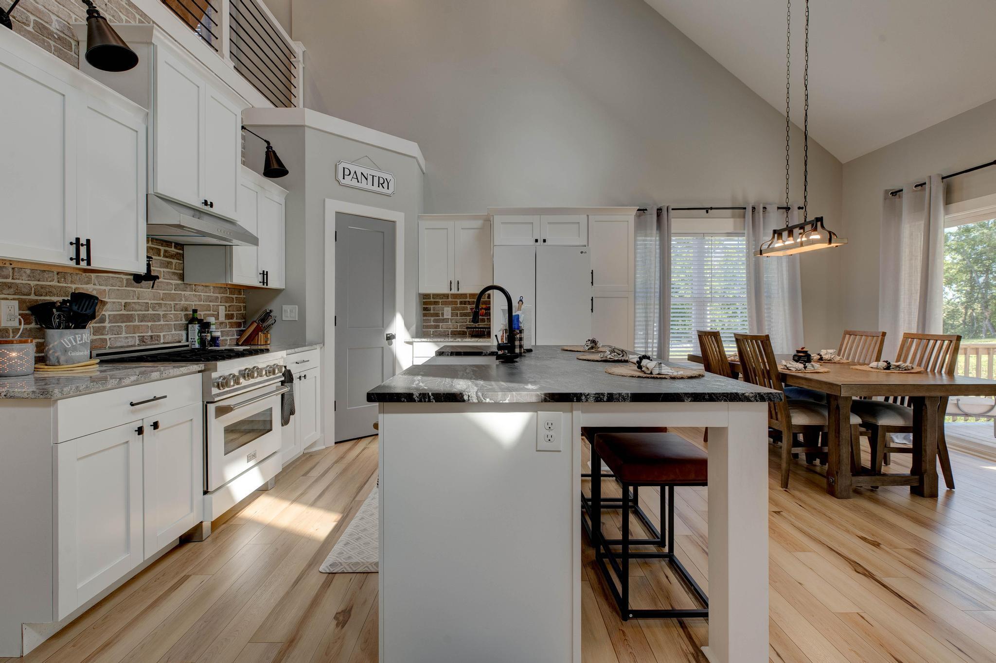 Richmond, Kentucky, 40475, United States, 4 Bedrooms Bedrooms, ,6 BathroomsBathrooms,Residential,For Sale,1971513