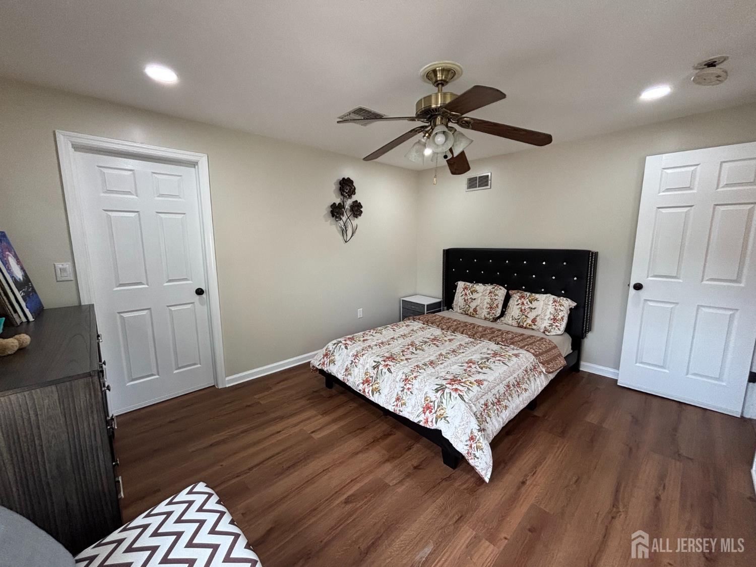 North Brunswick, New Jersey, 08902, United States, 3 Bedrooms Bedrooms, ,3 BathroomsBathrooms,Residential,For Sale,2048487
