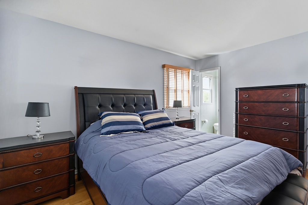 Howard, New York, 11414, United States, 4 Bedrooms Bedrooms, ,3 BathroomsBathrooms,Residential,For Sale,1975737