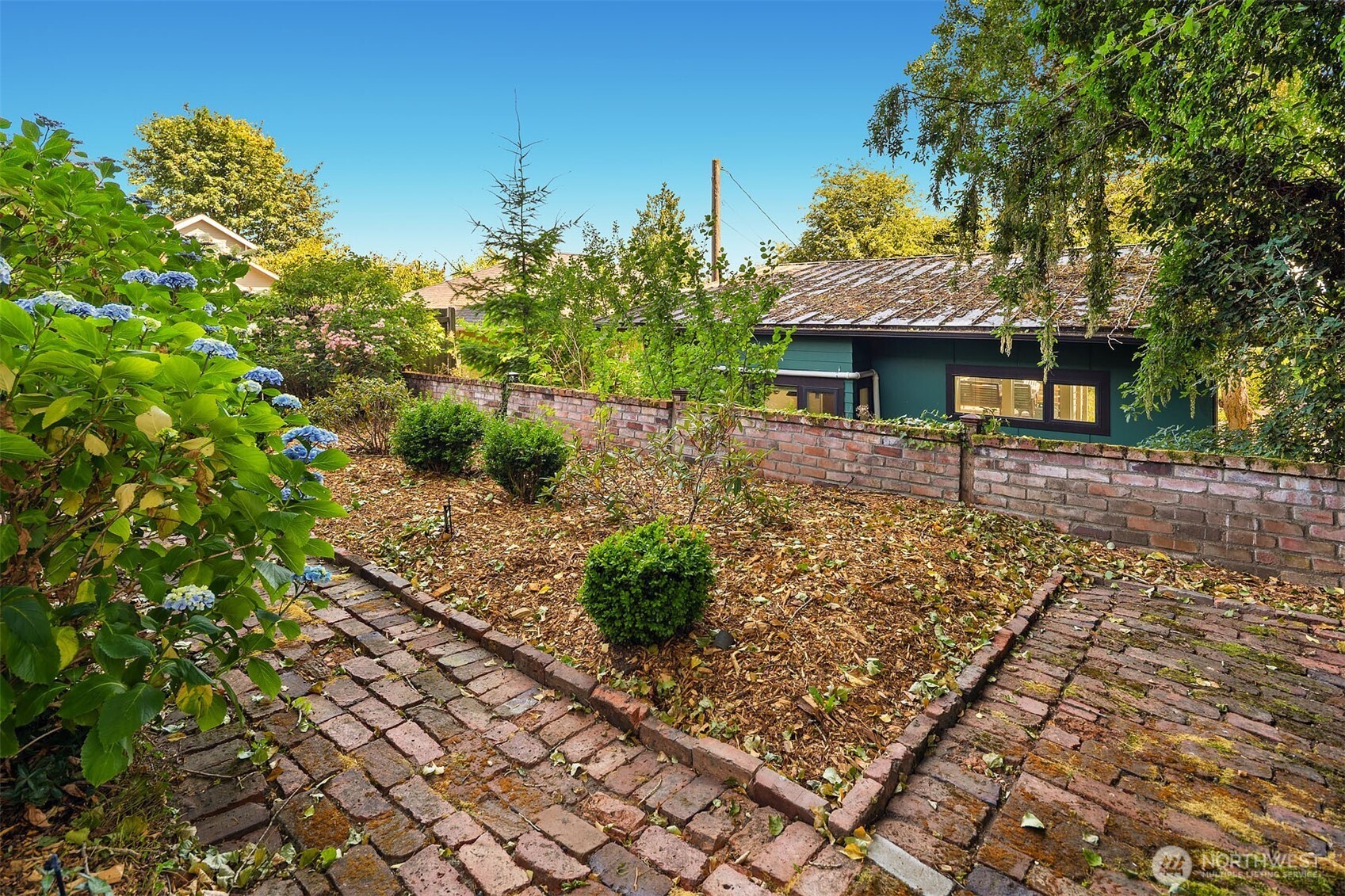 Seattle, Washington, 98112, United States, 2 Bedrooms Bedrooms, ,1 BathroomBathrooms,Residential,For Sale,1907246