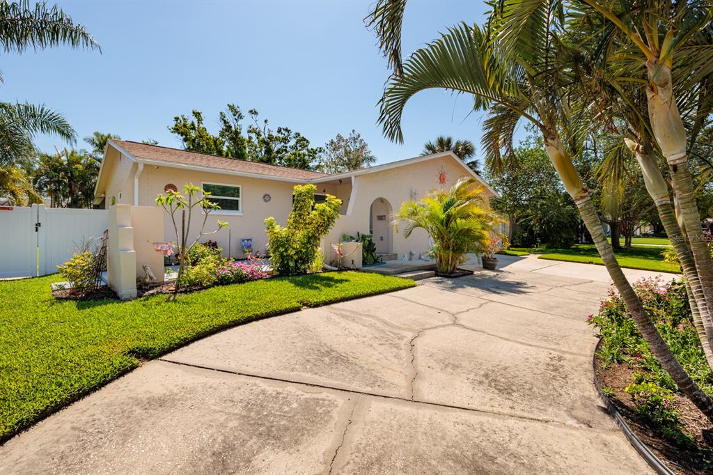 St Petersburg, Florida, 33703, United States, 3 Bedrooms Bedrooms, ,2 BathroomsBathrooms,Residential,For Sale,1770463
