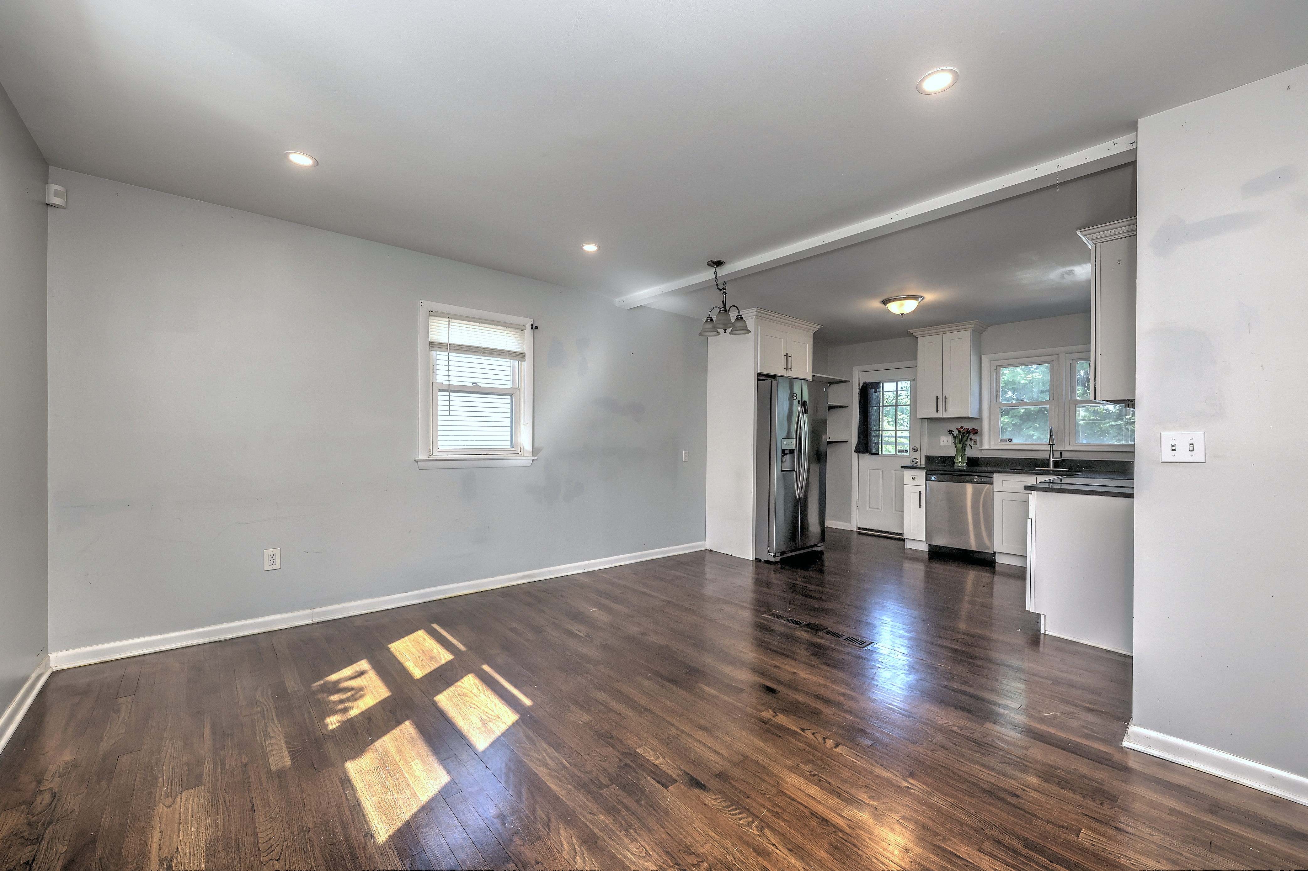  Spacious Cape-Style Home in the Desirable North End - 物件實景