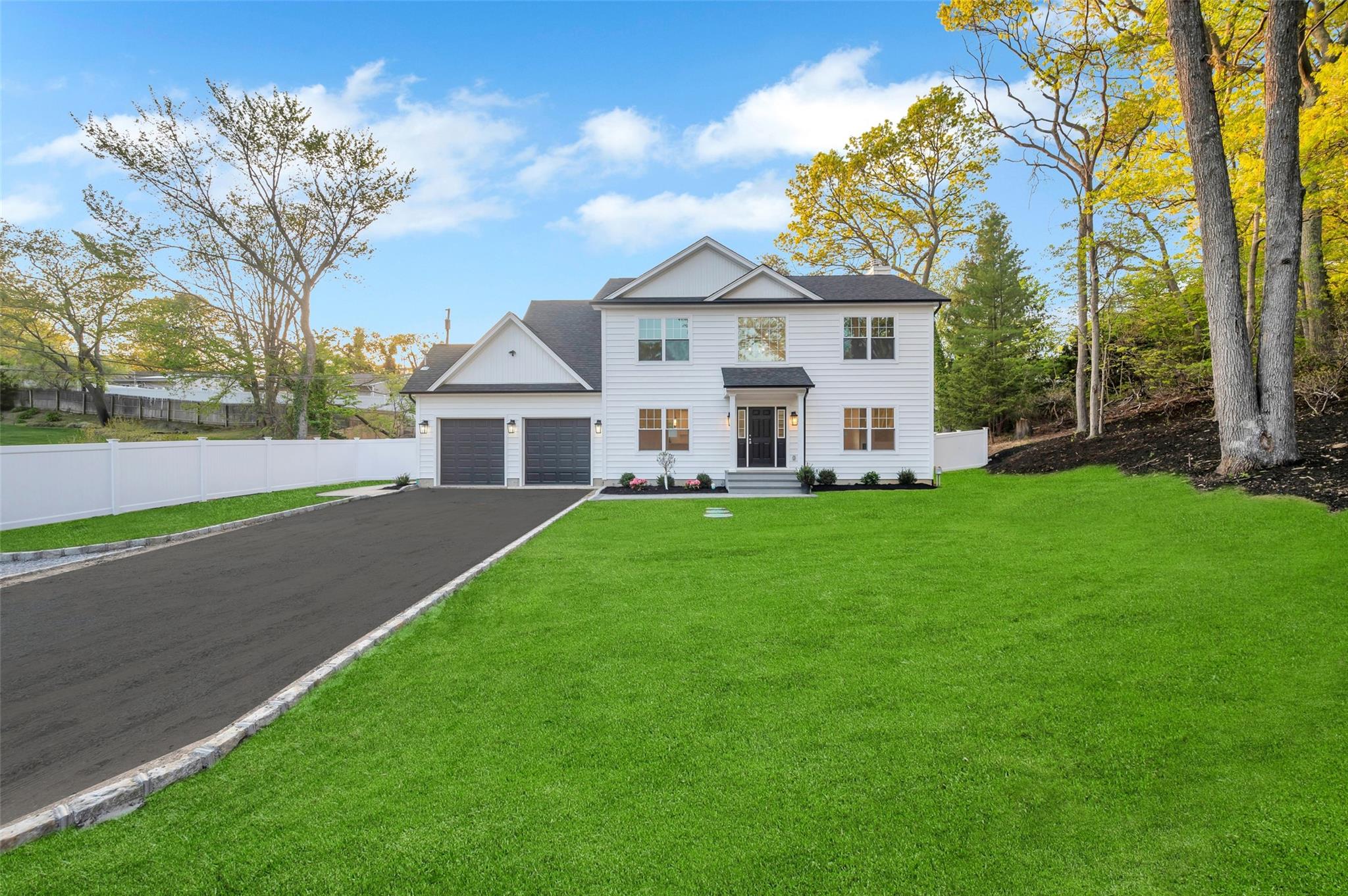Smithtown, New York, 11787, United States, 4 Bedrooms Bedrooms, ,3 BathroomsBathrooms,Residential,For Sale,1796474