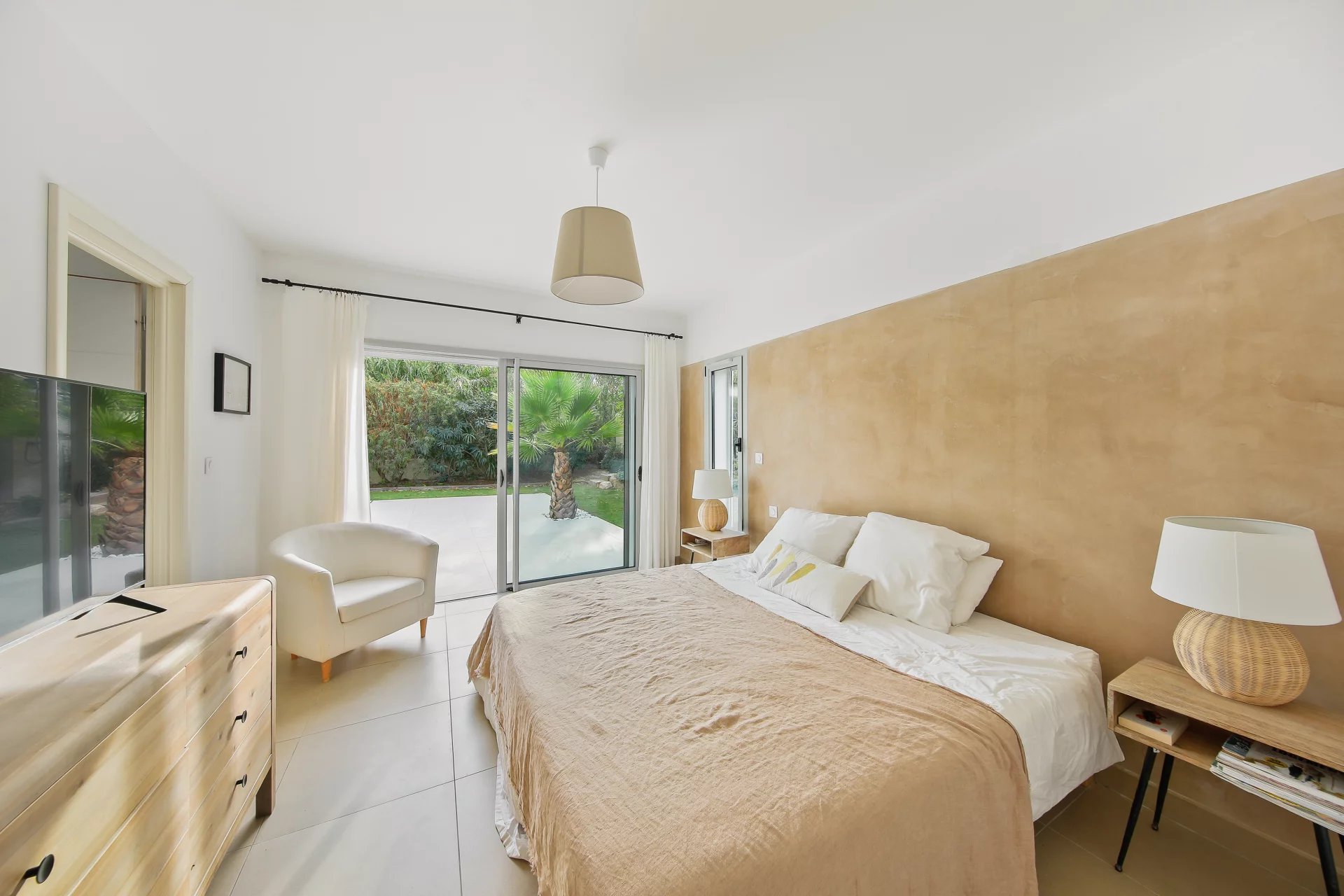 Hyères, Provence-Alpes-Côte d’Azur, 83400, FR, 4 Bedrooms Bedrooms, ,4 BathroomsBathrooms,Residential,For Sale,1991798