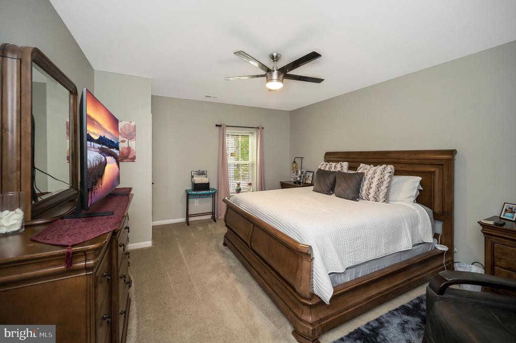 Fredericksburg, Virginia, 22406, United States, 5 Bedrooms Bedrooms, ,6 BathroomsBathrooms,Residential,For Sale,1981857