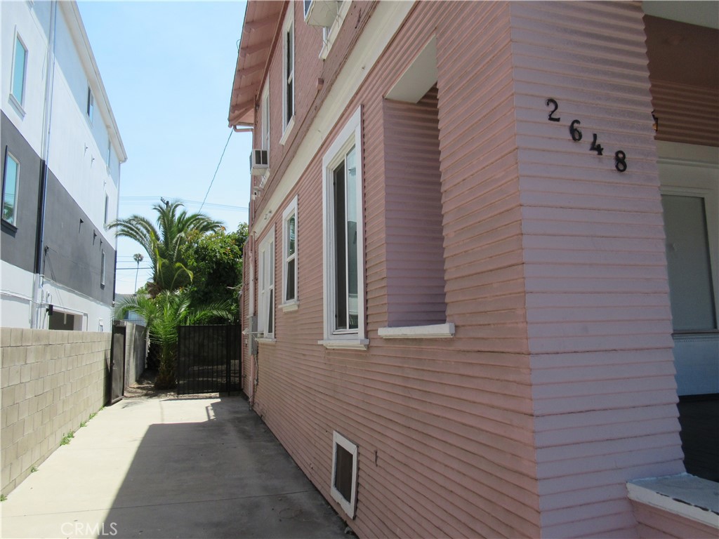 Los Angeles, California, 90018, United States, 4 Bedrooms Bedrooms, ,2 BathroomsBathrooms,Residential,For Sale,1941625