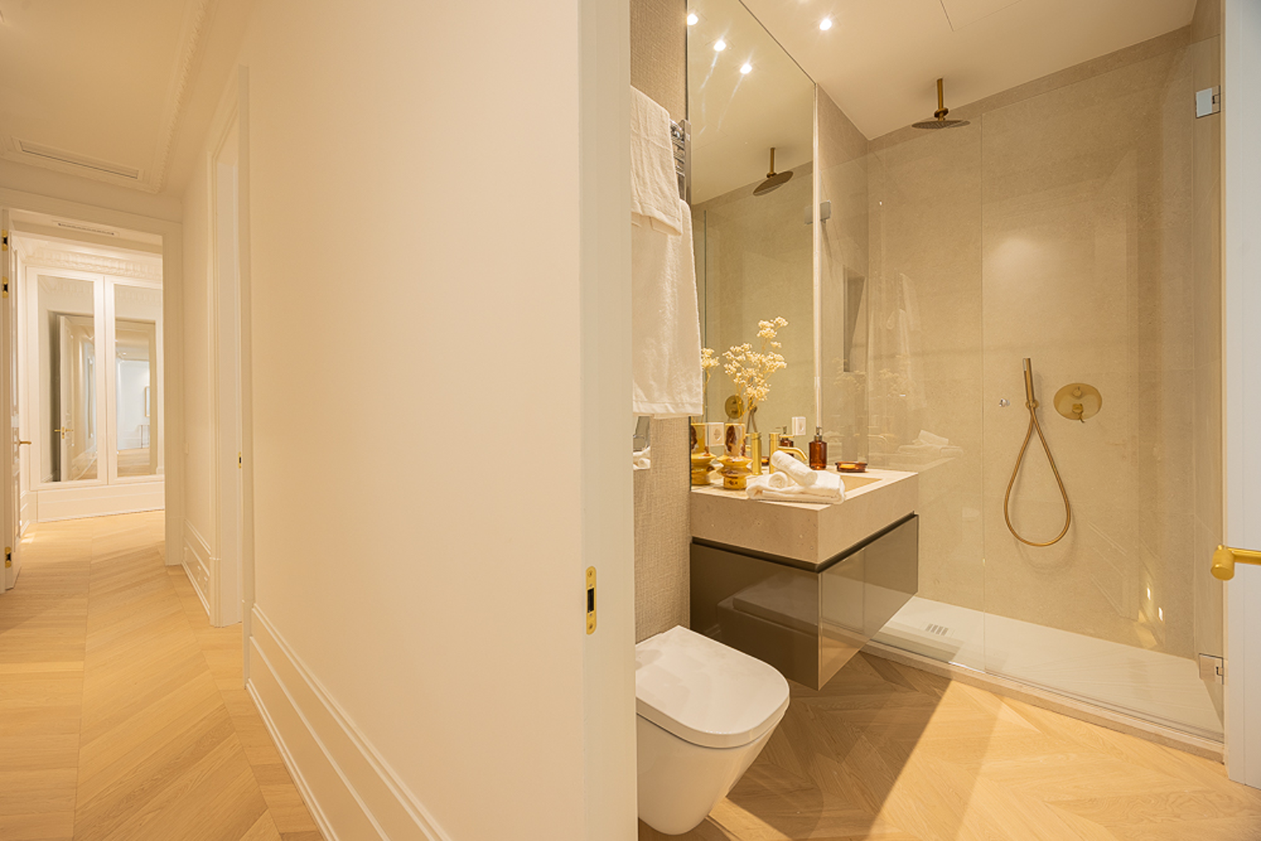  Classic renovated home with 3 suites and balconies in Chamberí, Madrid - 物件實景